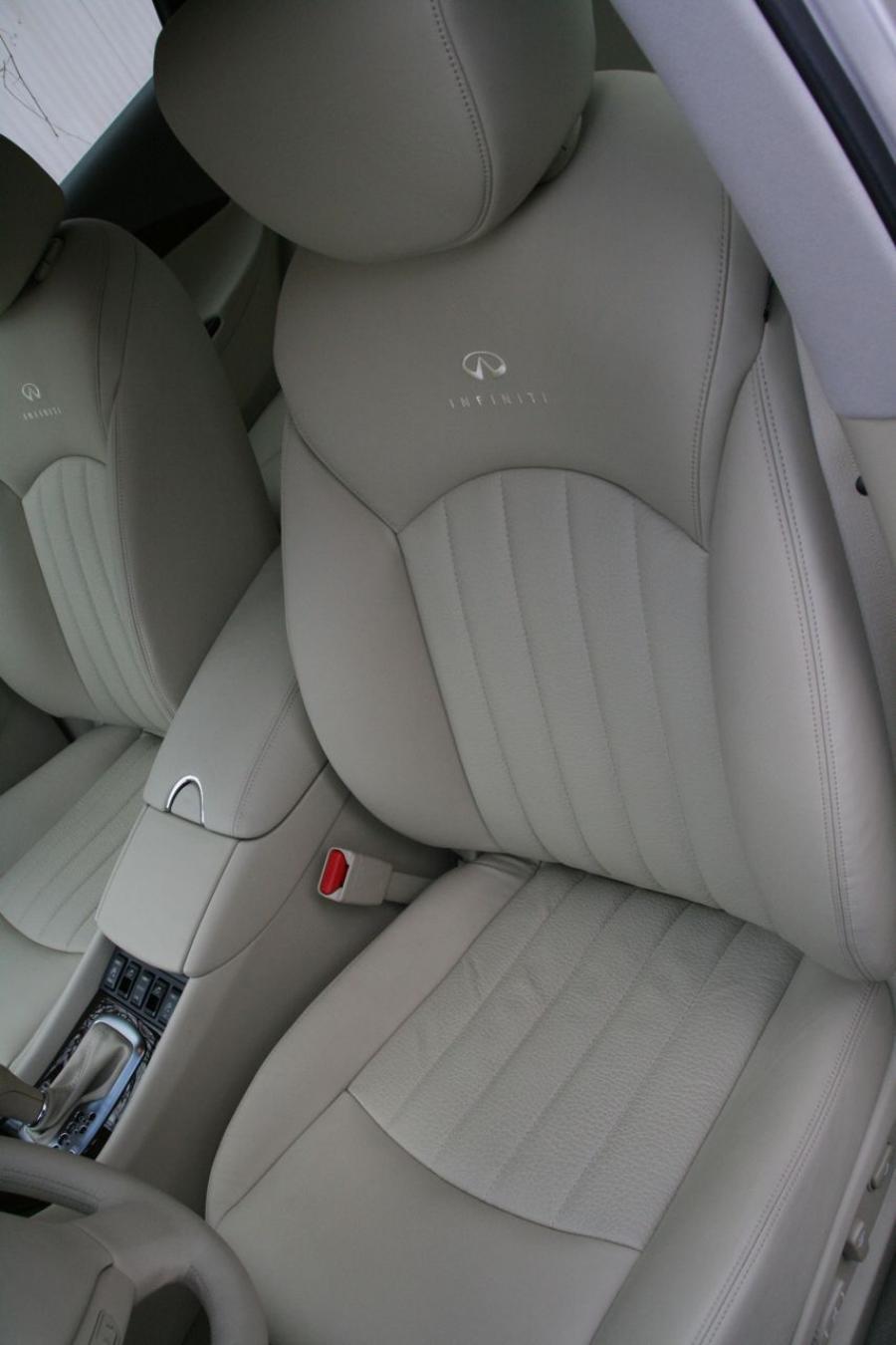  Infiniti EX35 2008 года  (фото 27 из 48)